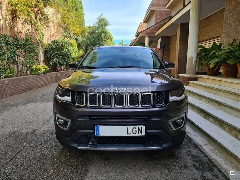 Usado Jeep Compass Limited 170 CV (125 kW) 2020 Gris / plata SUV