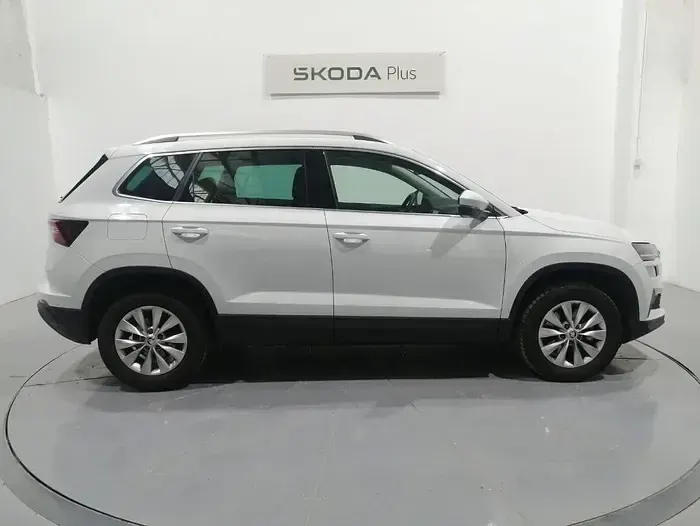 Usado Skoda Karoq Ambition 150 CV (110 kW) 2024 Blanco SUV