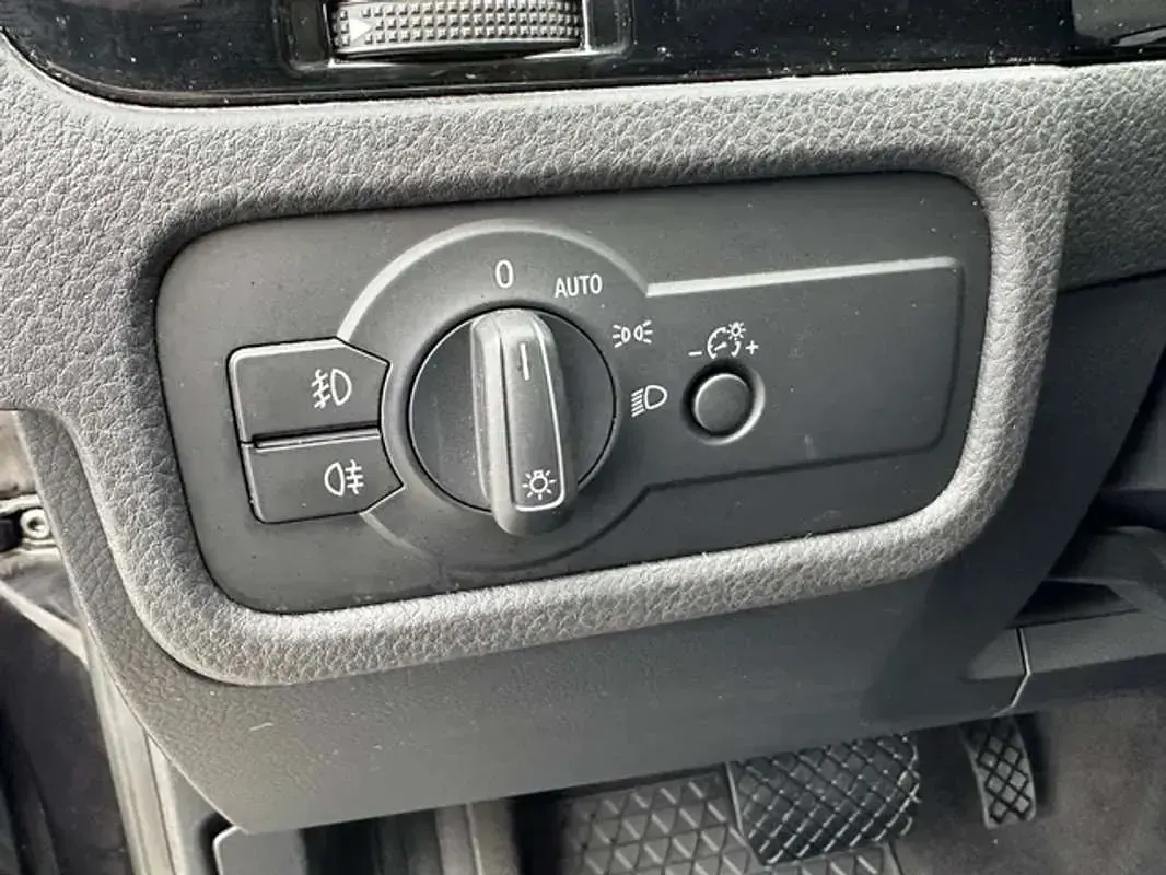 Second-hand VW Touareg 262 CP (192 kW) 2015 Negru SUV