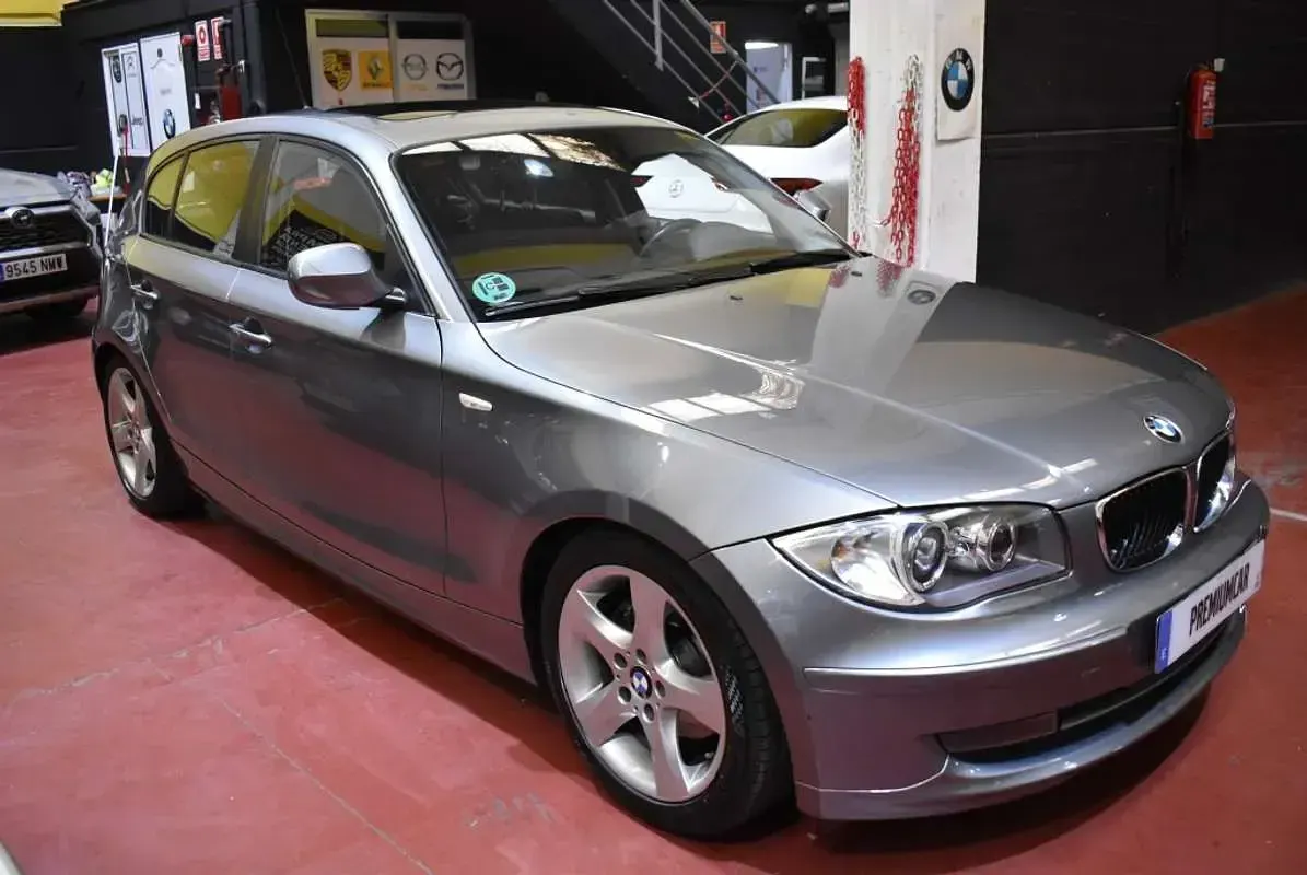Usado BMW 120 170 CV (125 kW) 2010 Gris Utilitario