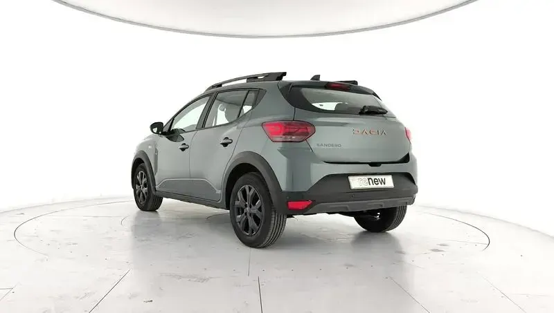 Usado Dacia Sandero Extreme 100 CV (73 kW) 2025 Verde Berlina