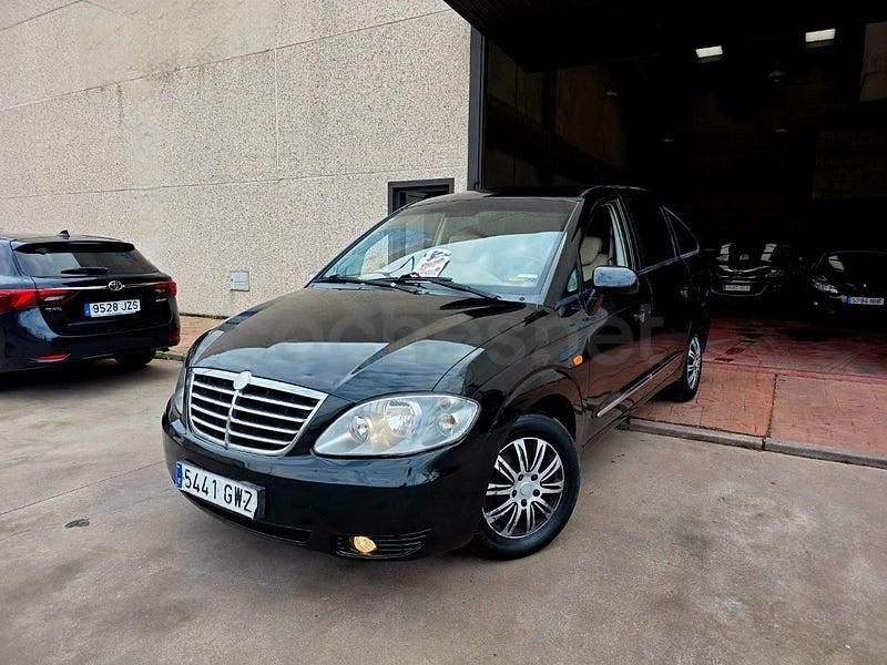 Usado Ssangyong (KGM) Rodius 165 CV (121 kW) 2010 Negro Monovolumen