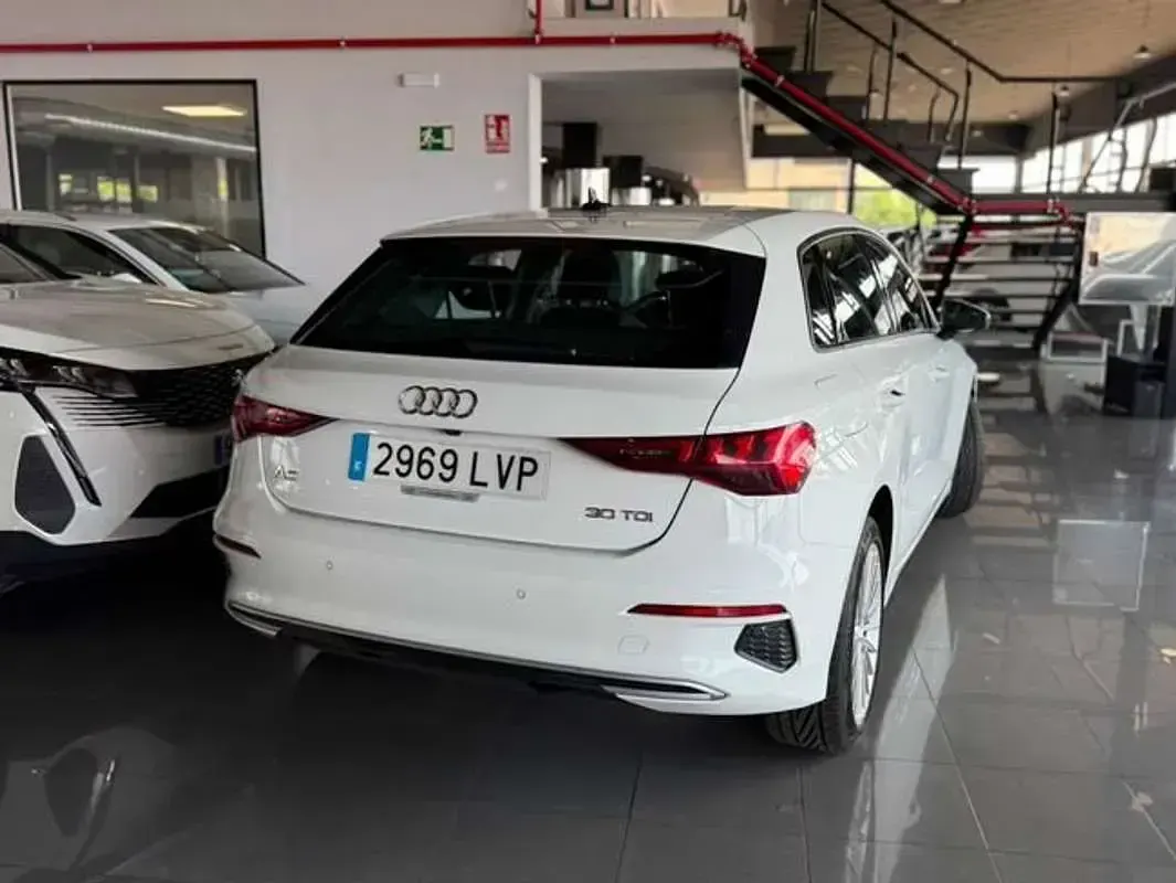 Usado Audi A3 Sportback 116 CV (85 kW) 2021 Blanco Utilitario