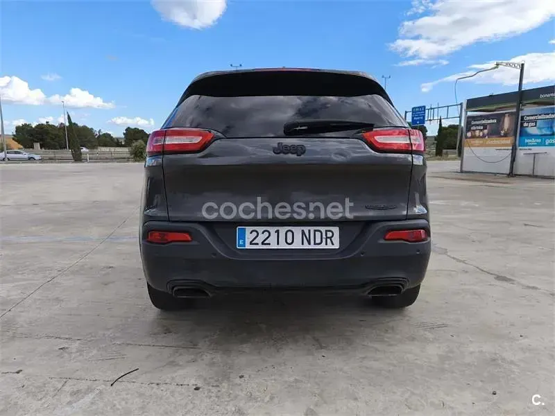 Usado Jeep Cherokee Night Eagle 185 CV (136 kW) 2018 Marrón SUV