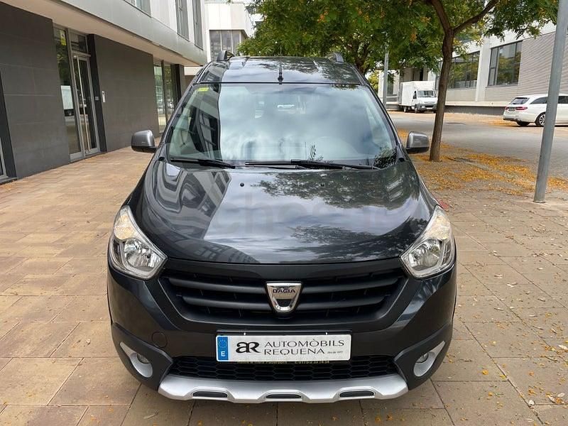 Usado Dacia Dokker Essentiel 131 CV (96 kW) 2017 Gris / plata Monovolumen