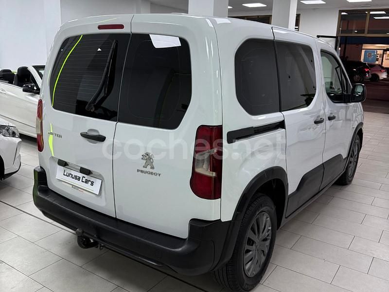 Usado Peugeot Rifter Allure 100 CV (73 kW) 2023 Blanco Monovolumen