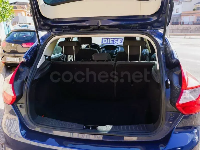 Usado Ford Focus Trend 115 CV (84 kW) 2013 Azul Berlina