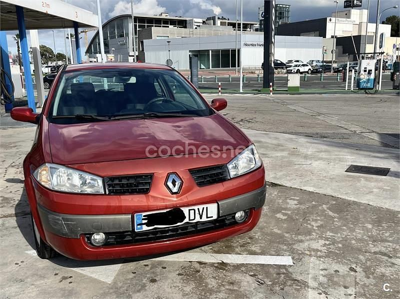 Usado Renault Mégane II Dynamique 98 CV (72 kW) 2006 Rojo Berlina
