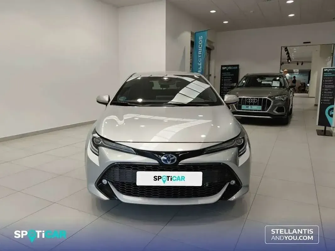 Usado Toyota Corolla Style 122 CV (89 kW) 2023 Gris Berlina