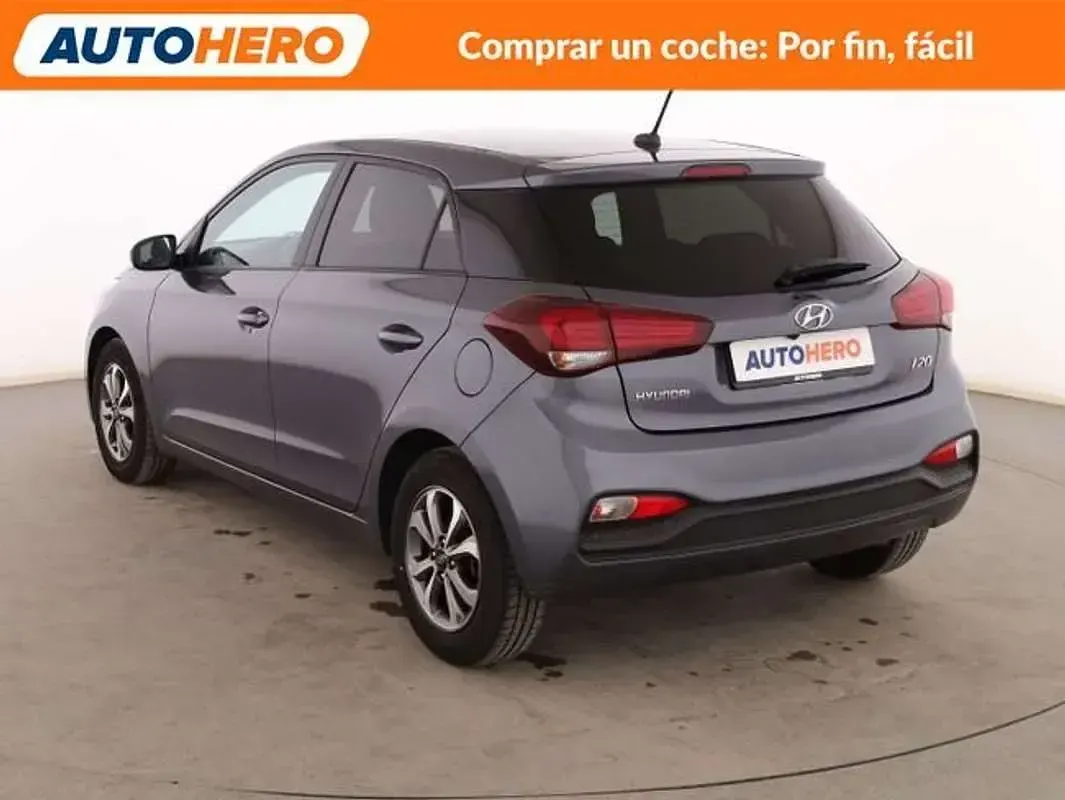 Usado Hyundai i20 84 CV (61 kW) 2020 Gris Utilitario