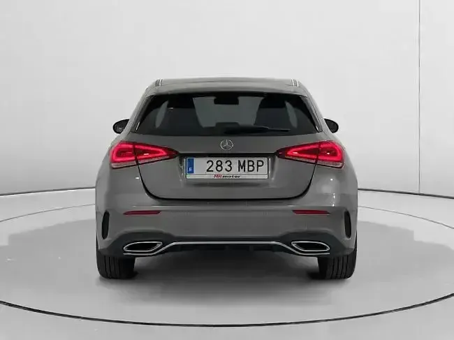 Usado Mercedes A180 116 CV (85 kW) 2022 Gris Berlina