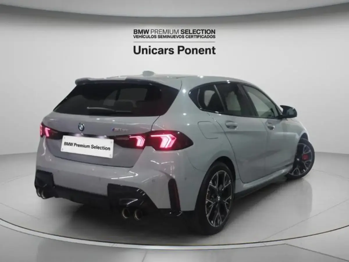 Usado BMW M135 Comfort Edition 300 CV (220 kW) 2025 Gris Utilitario