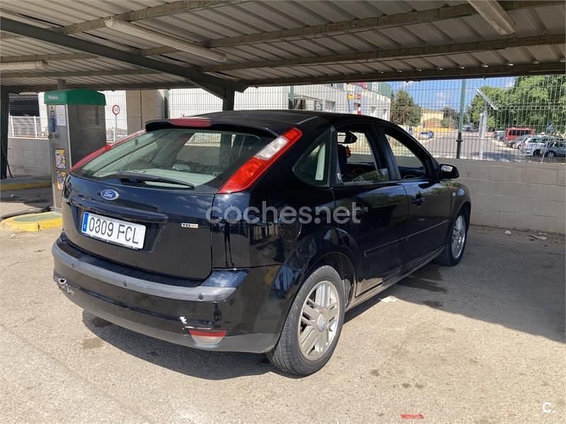 Negro Usado 2006 Ford Focus Trend Berlina | 2990 € (Precio justo) - Imagen 1/4