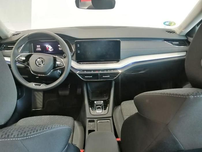 Usado Skoda Octavia Selection 110 CV (80 kW) 2024 Gris / plateado Familiar