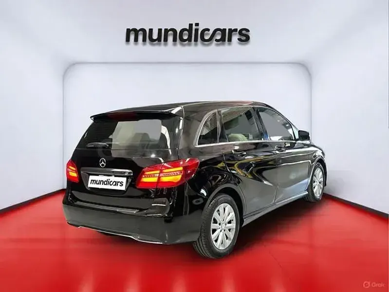 Usado Mercedes B180 Style 110 CV (80 kW) 2016 Negro Monovolumen