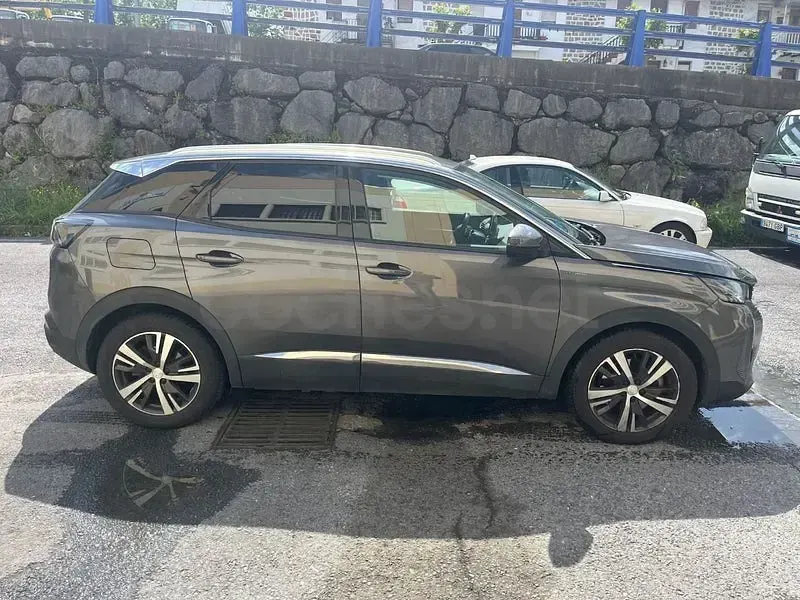 Usado Peugeot 3008 Allure 225 CV (165 kW) 2021 Gris / plata SUV