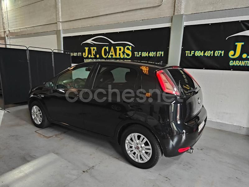 Usado Fiat Punto Easy 75 CV (55 kW) 2014 Negro Utilitario