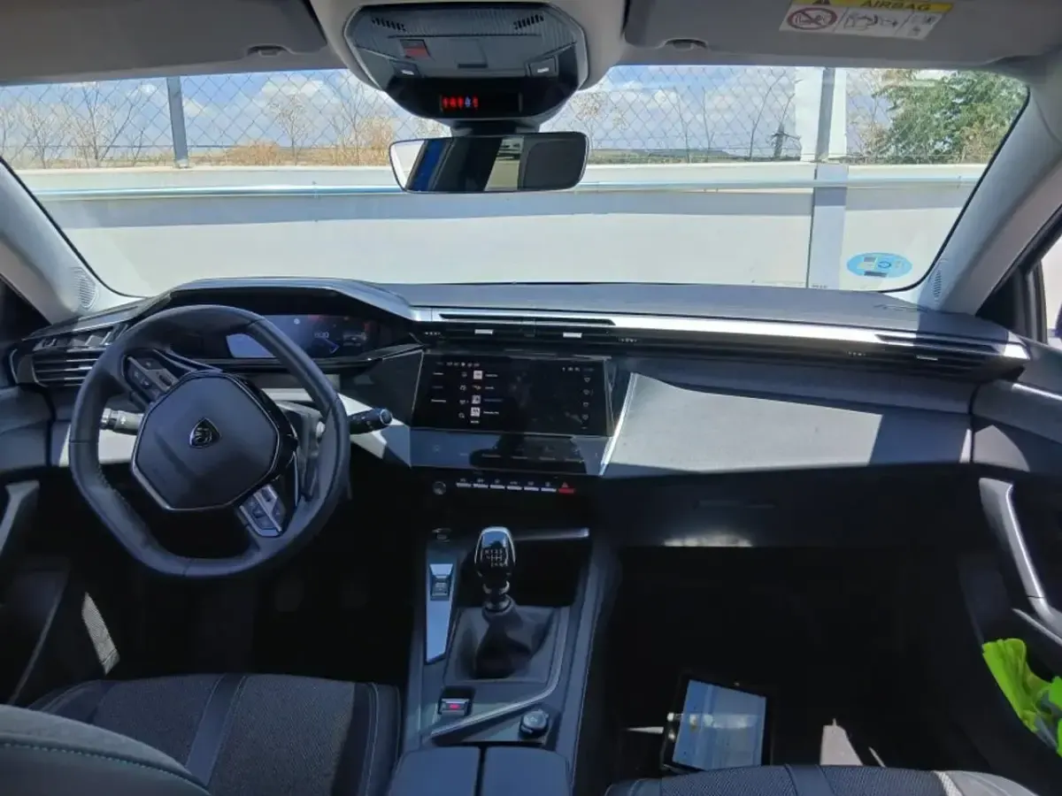Usado Peugeot 308 Active 131 CV (96 kW) 2022 Azul