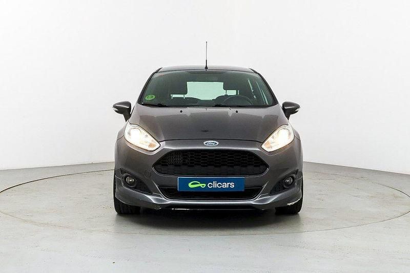 Usado Ford Fiesta ST-Line 120 CV (88 kW) 2017 Gris / plata Berlina