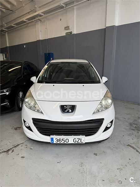 Usado Peugeot 207 70 CV (51 kW) 2010 Blanco Berlina