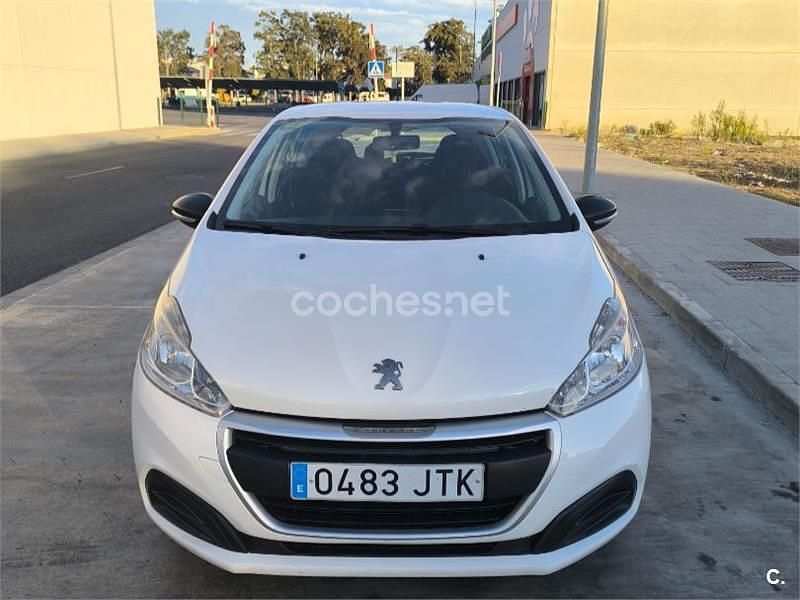 Blanco Usado 2016 Peugeot 208 Access Utilitario | 4700 € (Super precio) - Imagen 1/4