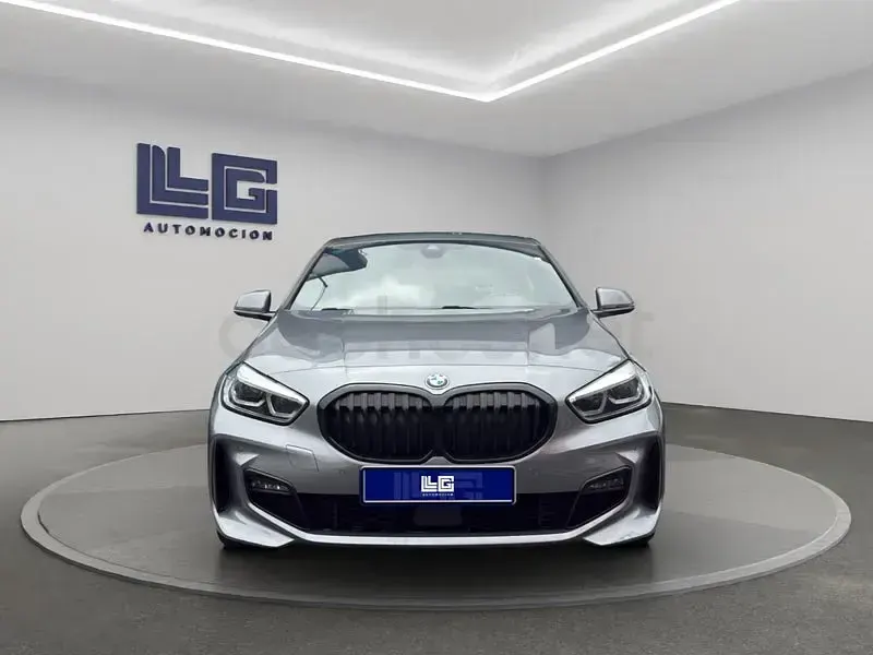 Usado BMW 118 136 CV (100 kW) 2022 Gris / plata Utilitario