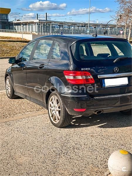 Usado Mercedes B180 109 CV (80 kW) 2011 Negro Monovolumen