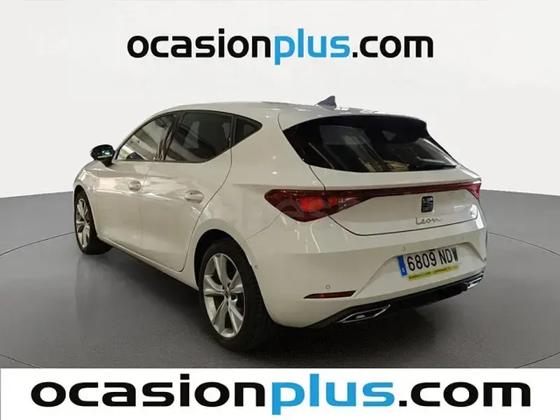 Usado Seat Leon FR 150 CV (110 kW) 2025 Blanco Berlina