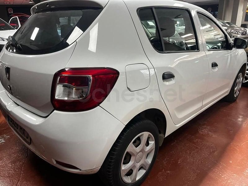 Usado Dacia Sandero Lauréate 75 CV (55 kW) 2014 Blanco Berlina