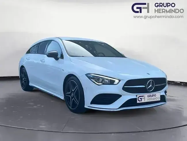 Usado Mercedes CLA200 Shooting Brake AMG line Plus 150 CV (110 kW) 2021 Blanco Familiar