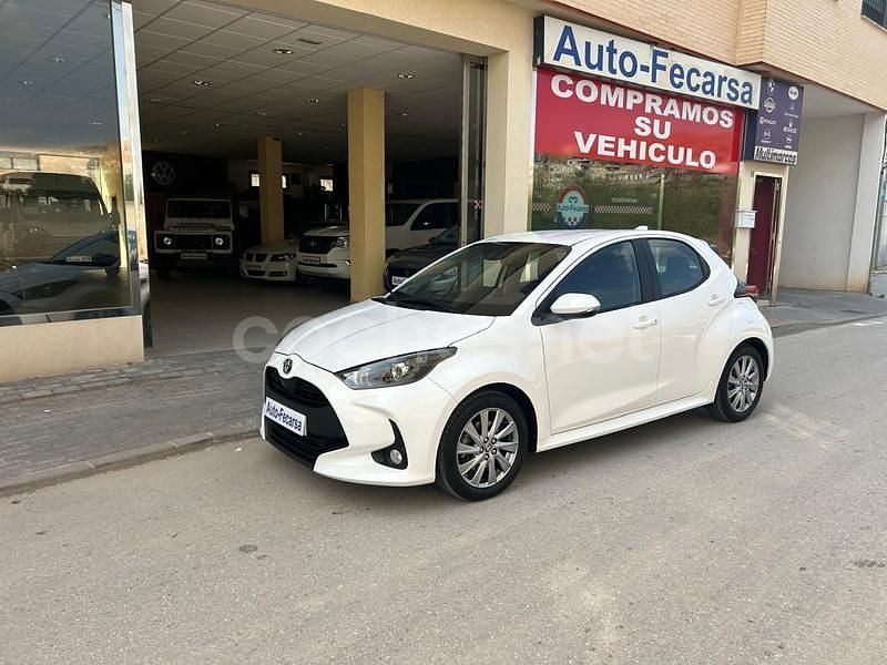 Blanco Usado 2022 Toyota Yaris Hybrid Active Berlina | 17.800 € (Precio justo) - Imagen 1/4
