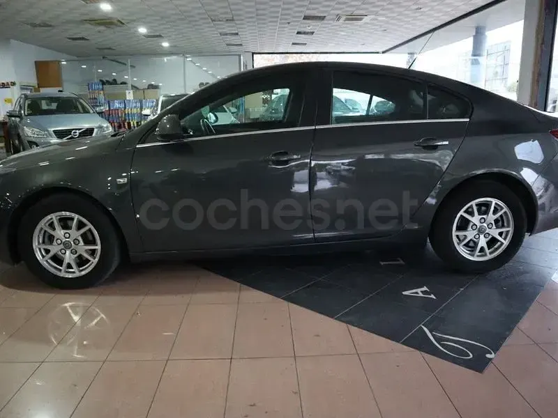 Usado Opel Insignia Business 140 CV (102 kW) 2015 Gris / plata Berlina