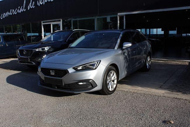 Usado Seat Leon Style 111 CV (81 kW) 2022 Gris Berlina