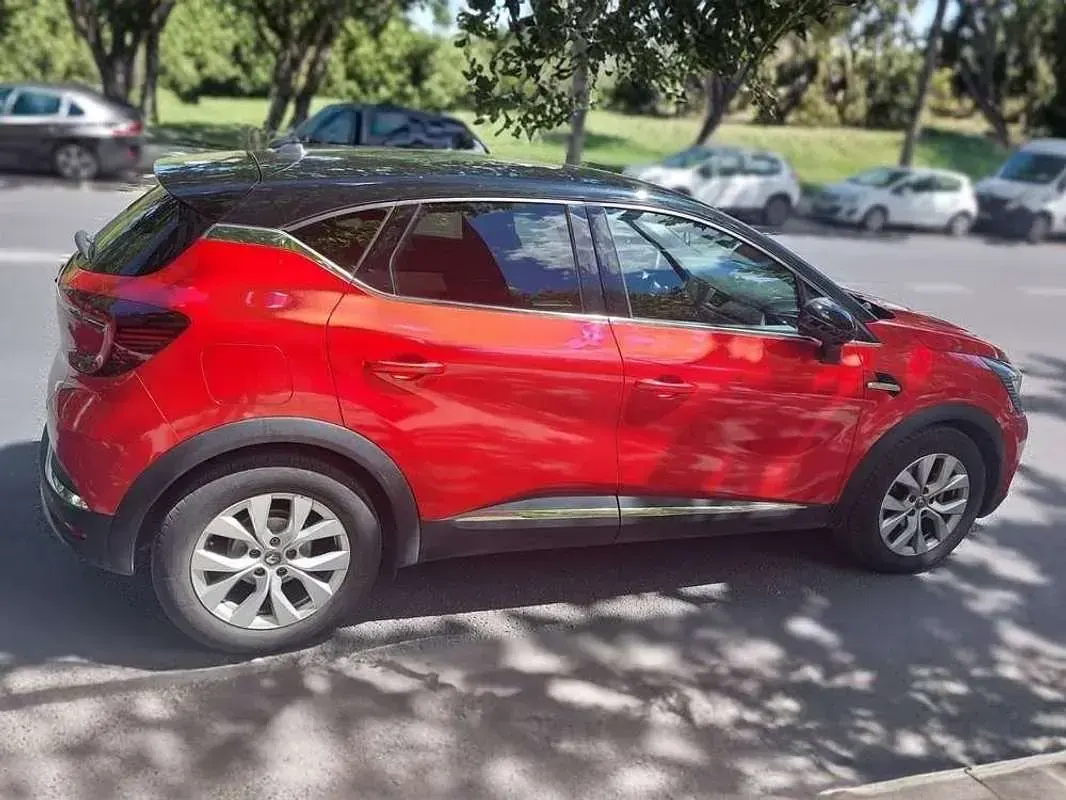 Usado Renault Captur Zen 140 CV (102 kW) 2021 Rojo SUV