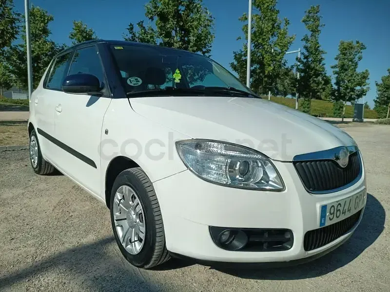 Usado Skoda Fabia 70 CV (51 kW) 2009 Blanco Berlina