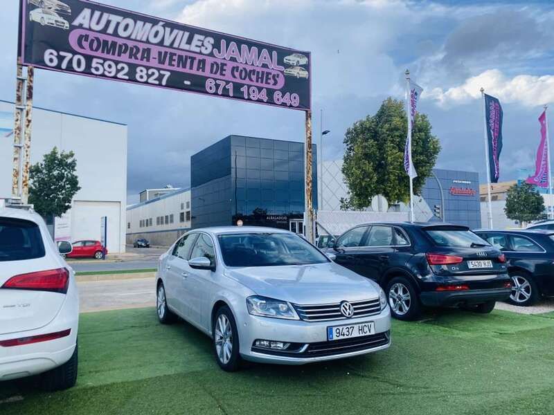 Plateado Usado 2011 VW Passat Highline Berlina | 8999 € (Precio justo) - Imagen 1/4