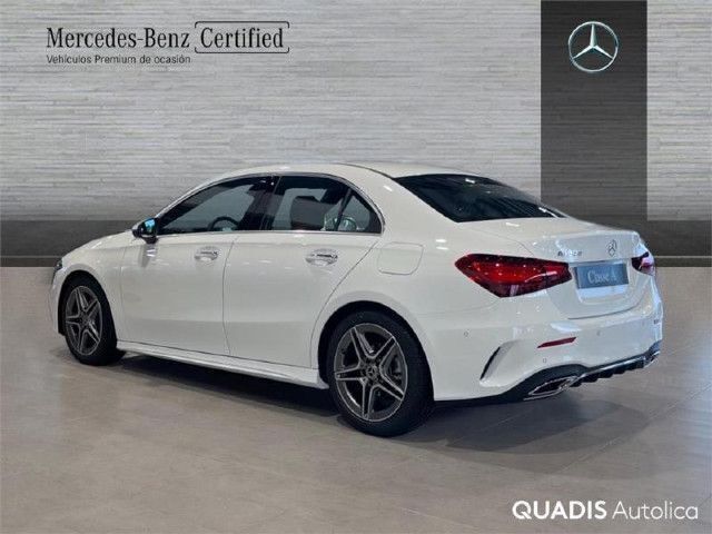 Usado Mercedes A180 AMG line 116 CV (85 kW) 2024 Blanco polar