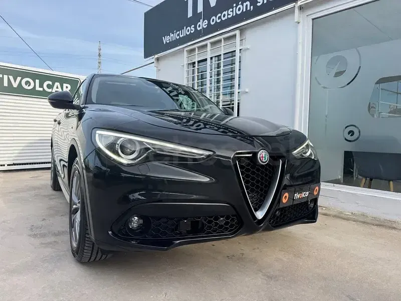 Usado Alfa Romeo Stelvio 180 CV (132 kW) 2018 Negro SUV