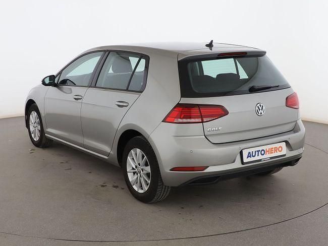 Usado VW Golf VII 111 CV (81 kW) 2018 Negro Berlina