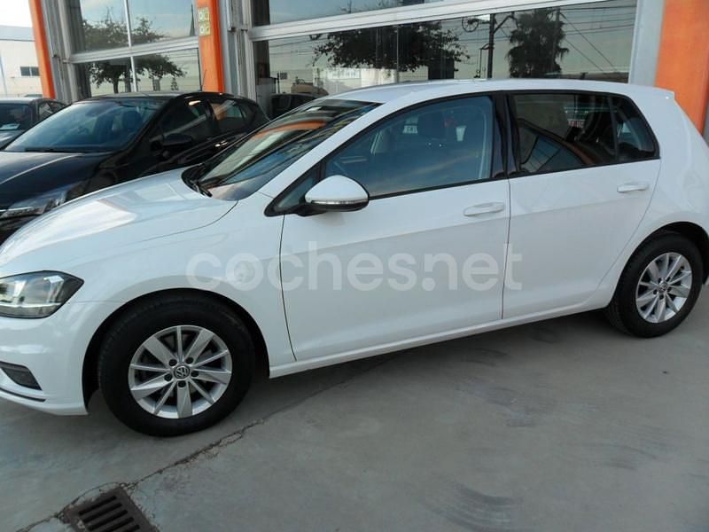 Blanco Usado 2017 VW Golf VII Advance Berlina | 16.200 € (Precio justo) - Imagen 1/4
