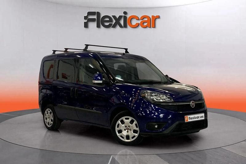 Usado Fiat Doblò Easy 95 CV (69 kW) 2019 Azul Monovolumen