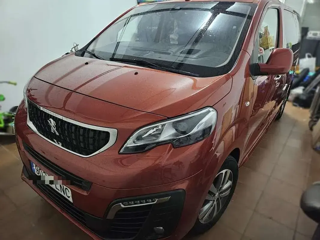 Usado Peugeot Traveller Allure 150 CV (110 kW) 2021 Rojo Monovolumen