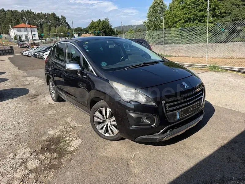 Usado Peugeot 3008 Access 120 CV (88 kW) 2015 Negro Familiar