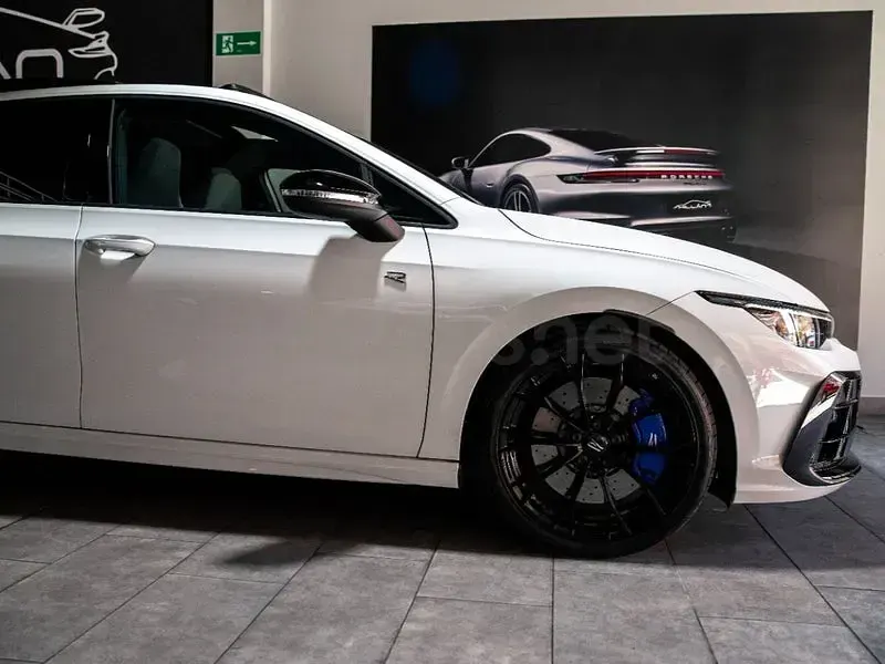 Usado VW Golf VIII Black Edition 333 CV (244 kW) 2026 Blanco Berlina