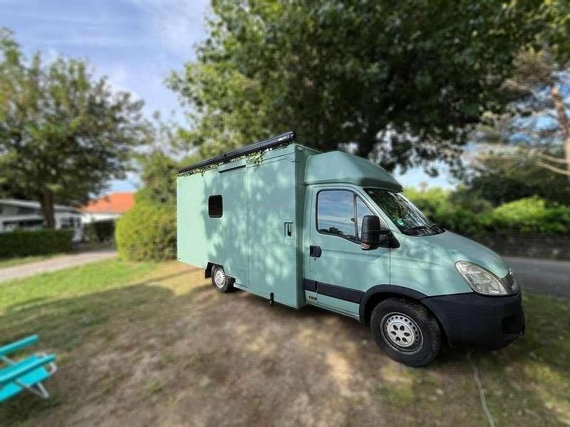 Usado Iveco Daily 205 CV (150 kW) 2011 Verde SUV
