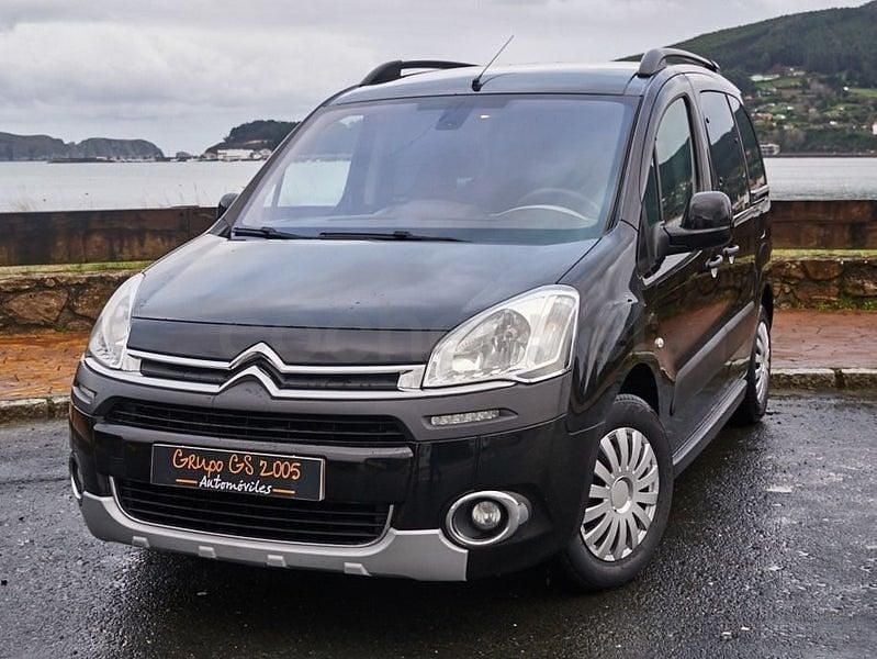 Usado Citroën Berlingo XTR 114 CV (83 kW) 2014 Negro Monovolumen
