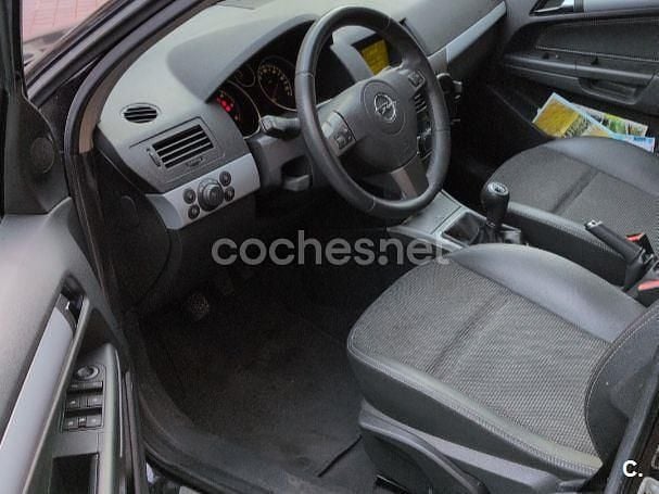 Usado Opel Astra Enjoy 100 CV (73 kW) 2007 Negro Berlina