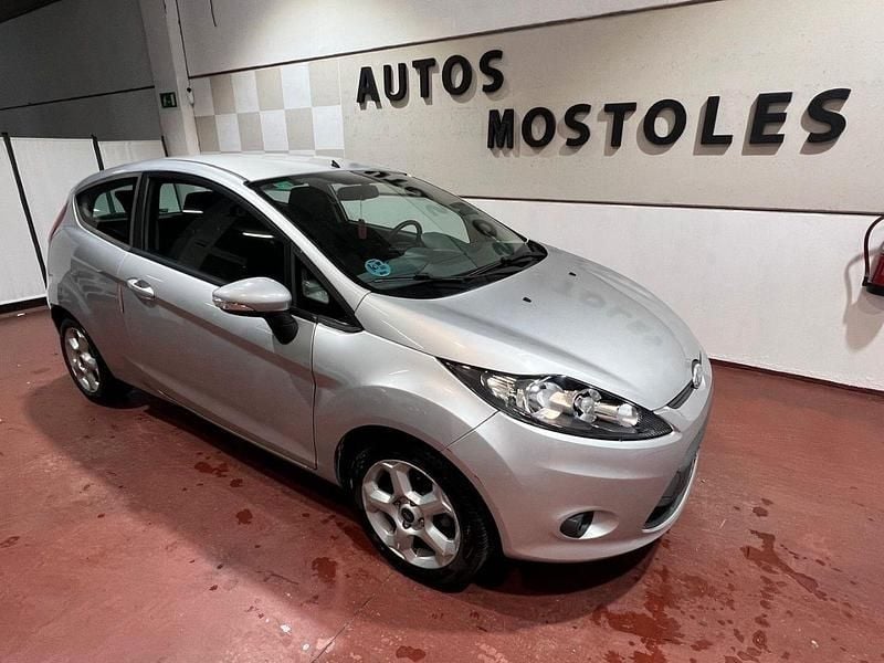 Gris / plata Usado 2008 Ford Fiesta Ambiente Utilitario | 5495 € (Caro) - Imagen 1/4