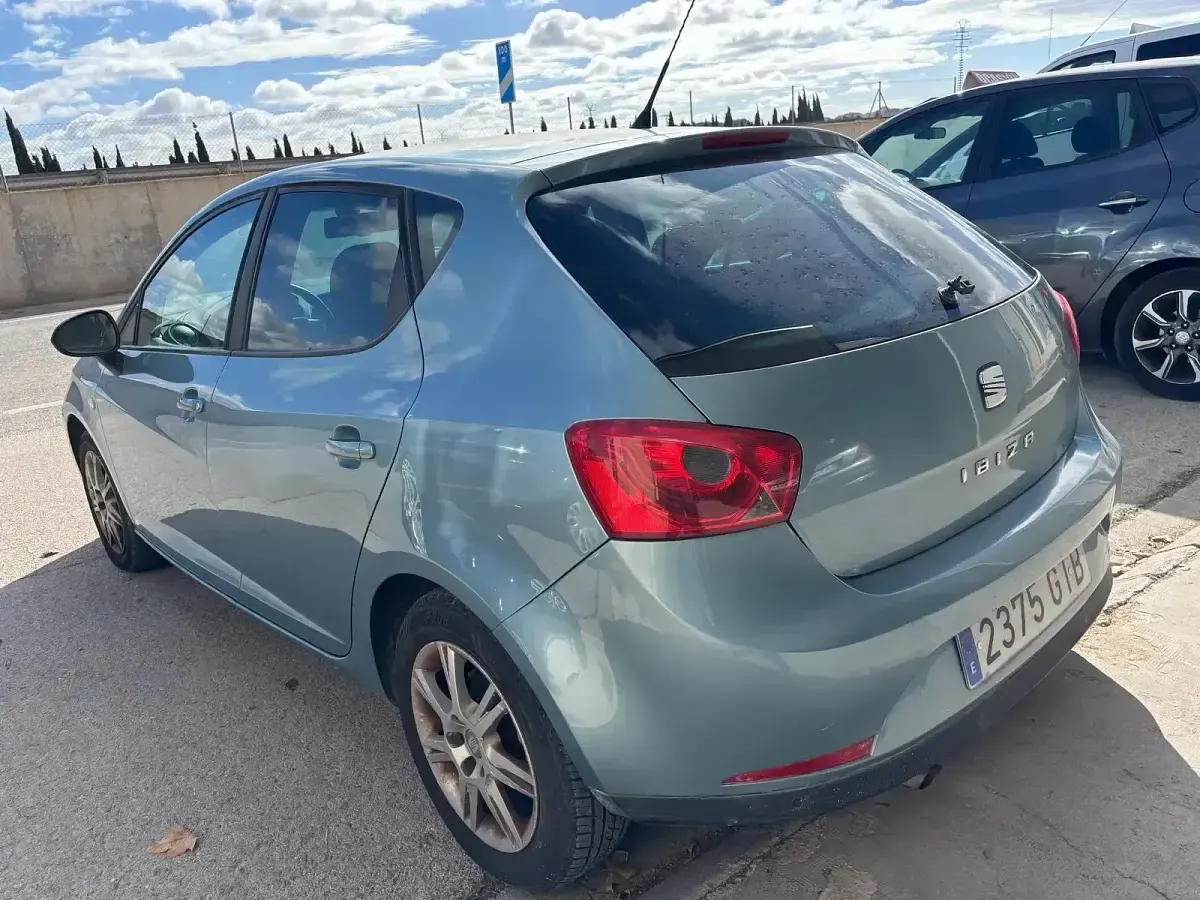 Usado Seat Ibiza Style 105 CV (77 kW) 2010 Azul Berlina