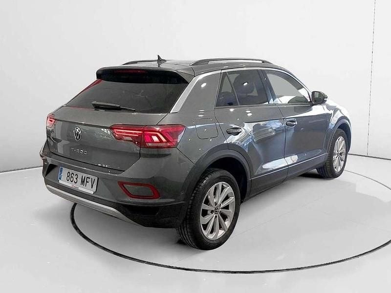 Usado VW T-Roc Life 110 CV (80 kW) 2023 Gris SUV